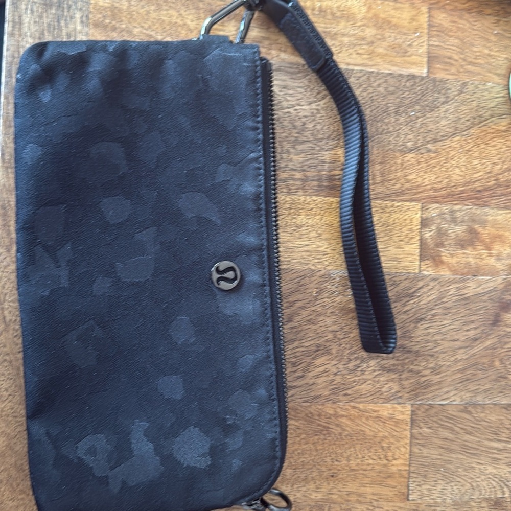 Lululemon wristlet pouch
